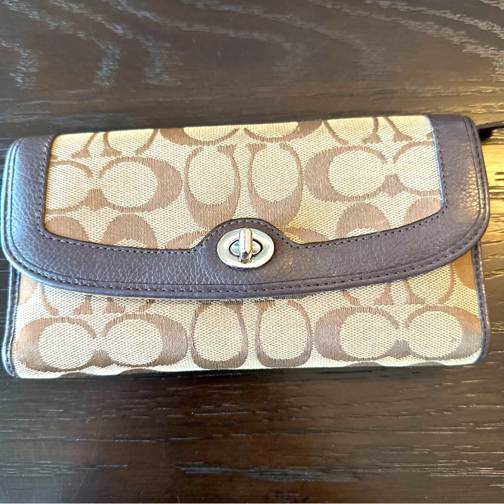 Classic Coach Wallet. Like new.
